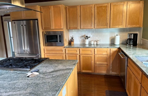 Langlois House | Floras Lakefront Pet Friendly Near Bandon Dunes