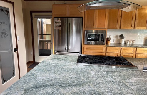 Langlois House | Floras Lakefront Pet Friendly Near Bandon Dunes
