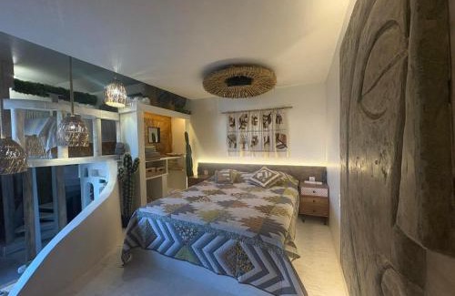 Chernomorets Apartment | Flores Gardan ART Studio