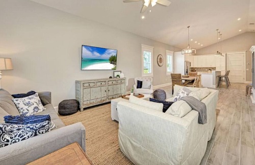 Bradenton Cottage | Florida Cottage close to AMI, IMG and downtown