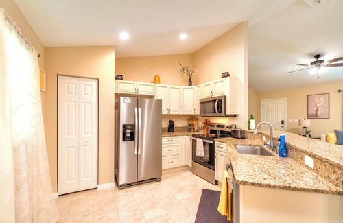 Ocala House | Florida oasis w/large screened patio & roomy master suite