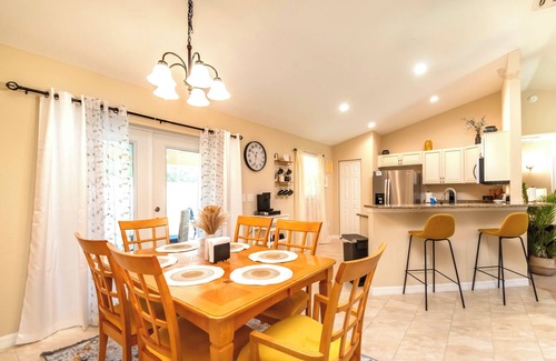 Ocala House | Florida oasis w/large screened patio & roomy master suite