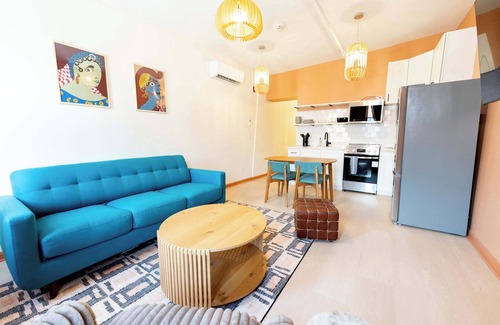 East Market District Apartment | Florry – A Playful Escape in NULU