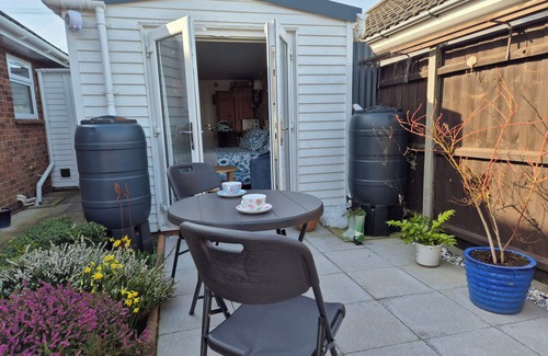 Sheringham Apartment | Flower Garden Studio in Sheringham-Cycle friendly