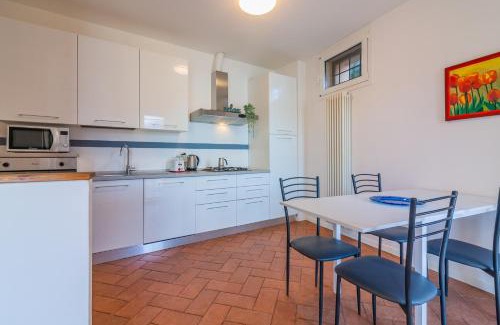 Perledo Apartment | Flower House with Lake View by Wonderful Italy