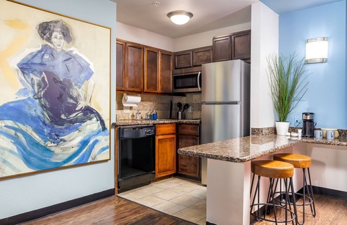 Wetmore Apartment | Fluorescent Two Bedroom King Bed Center Of La Cantera