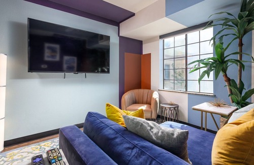 Wetmore Apartment | Fluorescent Two Bedroom King Bed Center Of La Cantera