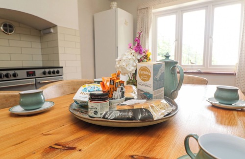 Gillan House | FLUSHING MEADOW, family friendly, with a garden in Helford