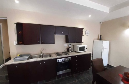 Greater Johannesburg Metropolitan Area House | Flying Falcon Guesthouse