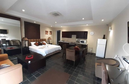 Greater Johannesburg Metropolitan Area House | Flying Falcon Guesthouse