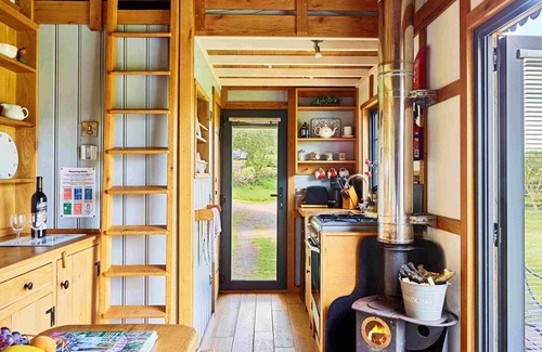 Trecastle Cabin | Flying Scotsman Shepherd's Hut with Hot Tub