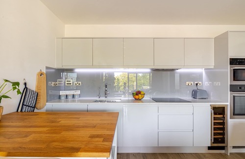 Camden Town with Primrose Hill Apartment | FMSS - Urban Escapes