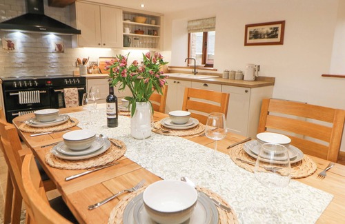 Whaley Bridge Cottage | FOLDS LANE FARM, family friendly, with open fire in Whaley Bridge