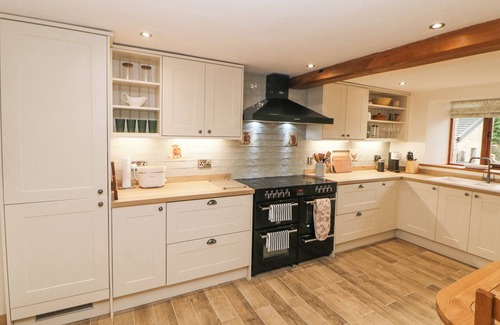 Whaley Bridge Cottage | FOLDS LANE FARM, family friendly, with open fire in Whaley Bridge