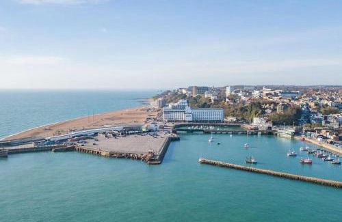 Folkestone Apartment | Folkestone Terrace - quirky vibe holiday home