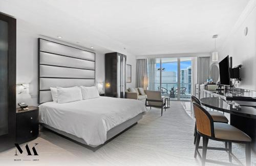 Mid Beach Apartment | FontaineBleau Resort Balcony w Ocean + Bay View