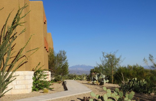 Troon North House | Foothills Escape with Amazing Views of Desert & Four Peaks