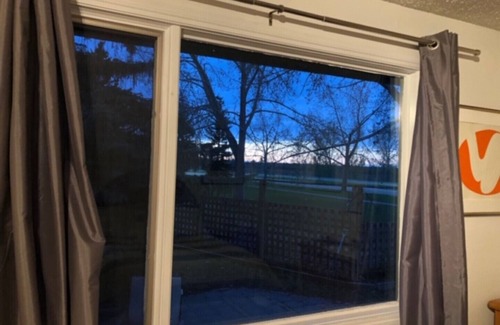 Southwest Calgary House | For Art Lovers, Families, and People wanting 4X value over a hotel. (BL257011)