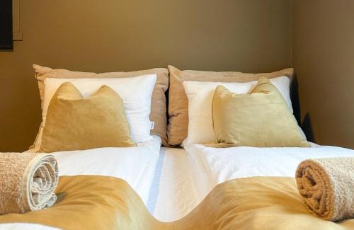 Tromsdalen Apartment | For Groups & Families - FREE Parking & Near Attractions