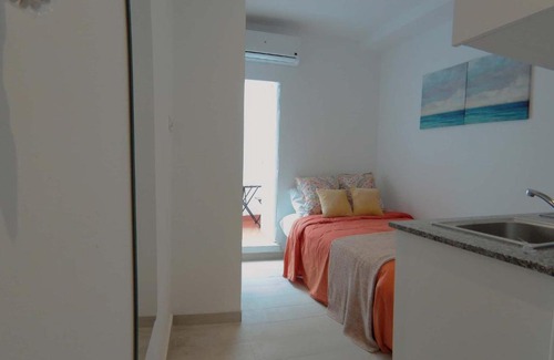 Apple Valley House | For lite travel cozy room with 40inch AndroidTV