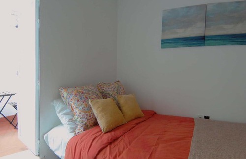 Apple Valley House | For lite travel cozy room with 40inch AndroidTV