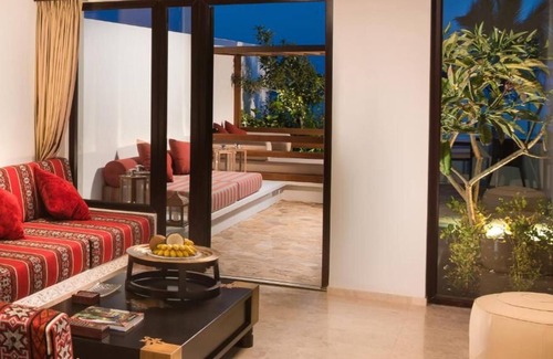 Salalah House | For the Whole Family! TWO Luxury 1BR Villas with Plunge Pool & Courtyard Terrace
