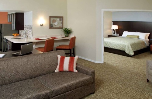 Sunnyvale Resort | For the Whole Family! TWO Comfortable 1BR Suite, Onsite Pool, Pets are Welcome!