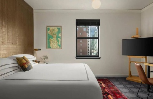 Downtown Seattle Hotel | Forbes Best Pet-Friendly Hotel – 2 King Rooms in Central Seattle