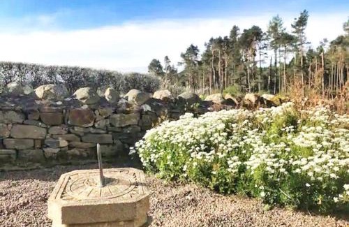 Berwick-upon-Tweed House | Ford Common - Bungalow - Sleeps 6 - Stunning Walks and Views - Dog Friendly - 2 Bedrooms 2 Bathrooms Cottage - Sun Room - Private Garden - Off Street Parking - Quiet Rural Location - Fast Wifi