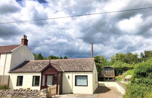 Berwick-upon-Tweed House | Ford Common - Bungalow - Sleeps 6 - Stunning Walks and Views - Dog Friendly - 2 Bedrooms 2 Bathrooms Cottage - Sun Room - Private Garden - Off Street Parking - Quiet Rural Location - Fast Wifi