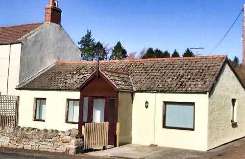 Berwick-upon-Tweed House | Ford Common - Bungalow - Sleeps 6 - Stunning Walks and Views - Dog Friendly - 2 Bedrooms 2 Bathrooms Cottage - Sun Room - Private Garden - Off Street Parking - Quiet Rural Location - Fast Wifi