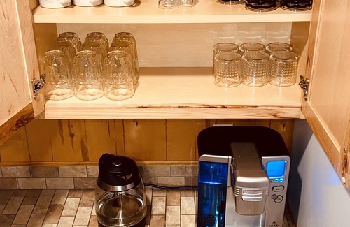 Big Bear Lake Cabin | Forest Angel: Close to Snow Summit, Hiking Trails, & Village! WiFi! Gas BBQ!