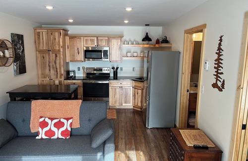 Tofte Apartment | Forest Bathing. Lake Superior Views. Charming 1 bedroom apartment/suite.