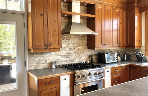 Sainte-Agathe-des-Monts Ski Chalet | Forest Chalet, by the *river*, hot tub*, *ski*, near Mont-Tremblant, 5 beds