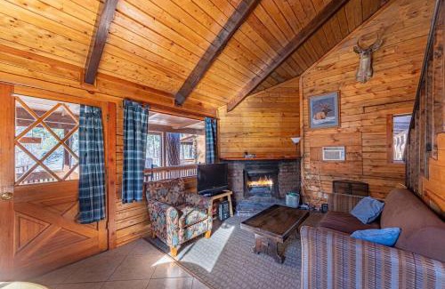 Christopher Creek House | Forest Cabin 1 Hunters Blind