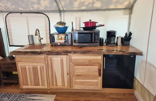 Duvall Cabin | Forest Cabin Hideaway + Fireplace +BBQ + Pond & Wildlife