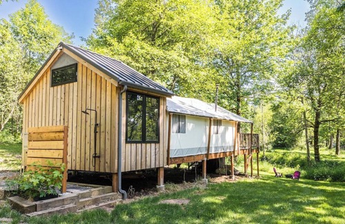 Duvall Cabin | Forest Cabin Hideaway + Fireplace +BBQ + Pond & Wildlife