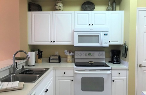 Naples Condo | FOREST GLEN, COUNTRY CLUB LIFESTYLE & GREAT NAPLES LOCATION, NEAR BEACH & DINING
