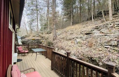 Eureka Springs Historic District House | Forest Glen: Urban Tree House #1