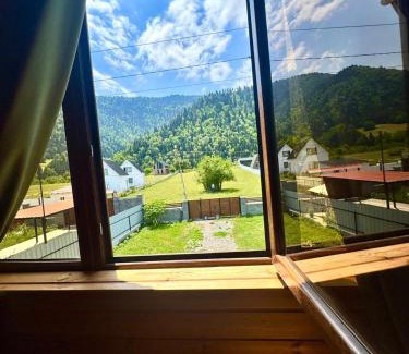 Likani Ski Chalet | Forest hut