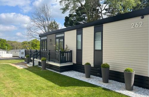 New Forest District House | Forest lodge