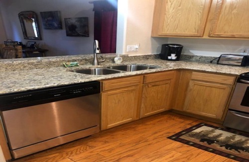 Spring Valley House | Forest Retreat over 1 acre, Hot Tub, Log Furniture, Wildlife!