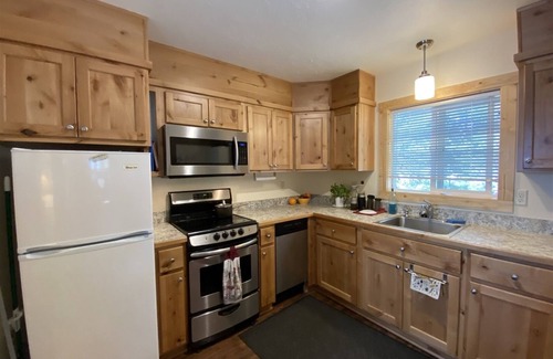 West Yellowstone House | Forest View Cabin - Roam Property Management