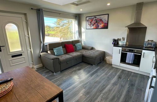 Coleraine Apartment | Forest View Cottage - Private Hot Tub