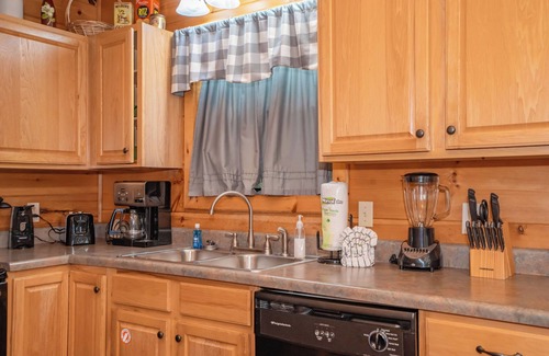 Caton Cabin | Forest View Hideaway: Secluded, Top Amenities, Hot Tub, Game Room, close to all attractions!