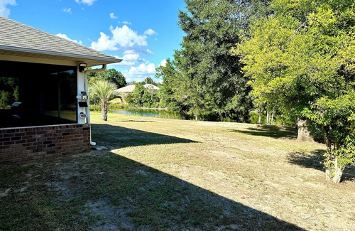 Milton House | Forget your worries in this spacious and serene space with a beautiful lake view