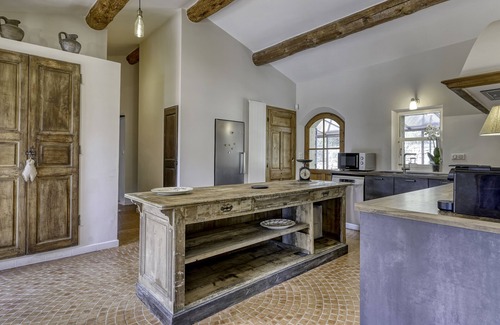 Lauris House | Former sheepfold in the heart of nature at Lauris le Mas des Redelles