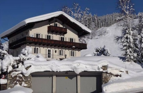 Filzmoos Ski Chalet | Forsthaus Neuberg; ski-in/ski-out