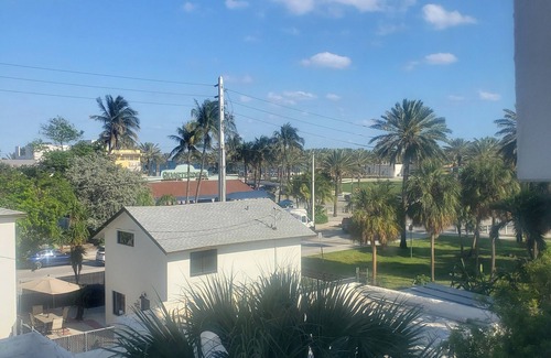 Central Beach Condo | Fort Lauderdale Central Beach near Elbo Room Restaurant