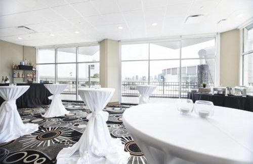 Downtown Detroit Hotel | Fort Pontchartrain Detroit, a Wyndham Hotel